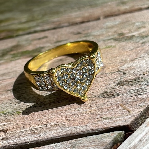 Rhinestone Heart  Engagement Ring Set - Picture 4 of 13